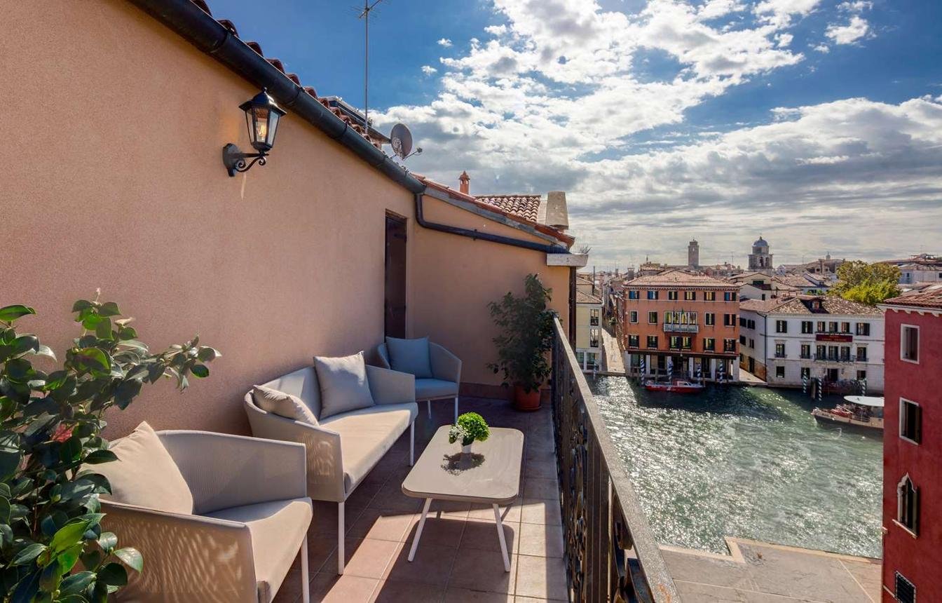 Luxury hotels and the Grand Canal in Venice