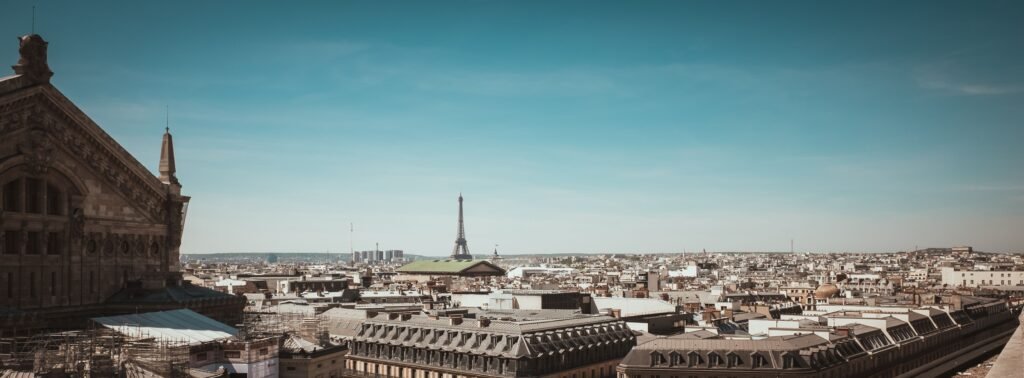 Panoramic Paris skyline with the Eiffel Tower for a weekend city itinerary